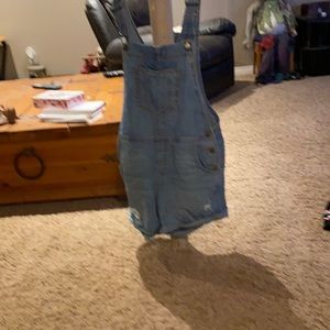 gap light weight overalls shorts